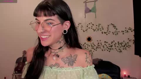 Snapshot of kila_moonlight444 chatting on 04.24.26 Bella online show from 04.24.26