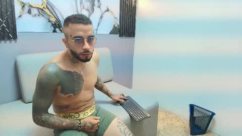 Snapshot of kile_nolan chatting on 10.31.25 kile online show from 10.31.25