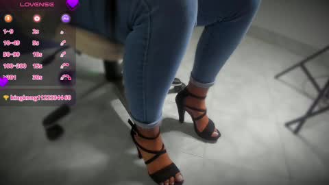 Alejandra  online show from 02.13.25