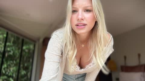 Snapshot of killer__tits chatting on 02.18.26 Killer Tits online show from 02.18.26