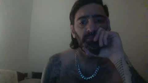 Snapshot of kilombito chatting on 11.27.25 andres online show from 11.27.25