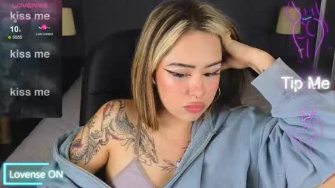 Kim online show from 10.21.25