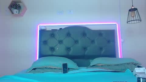 Snapshot of kim_clarck1 chatting on 11.06.25 Kim online show from 11.06.25