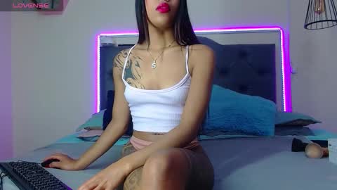 Snapshot of kim_clarck1 chatting on 12.01.25 Kim online show from 12.01.25