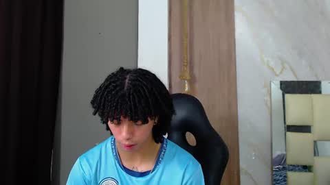 Snapshot of kim_curly_ chatting on 06.25.26 KIM online show from 06.25.26