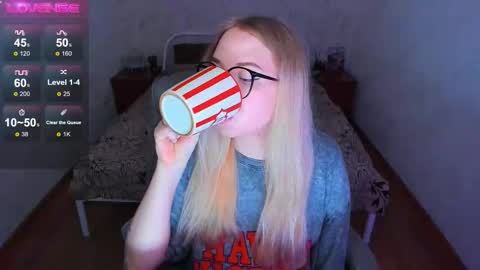 Snapshot of kim_girl_next_door chatting on 02.08.26 KIM online show from 02.08.26