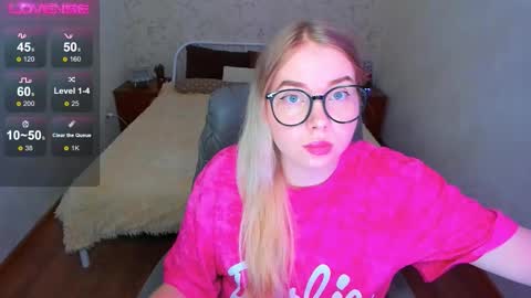 Snapshot of kim_girl_next_door chatting on 02.23.26 KIM online show from 02.23.26