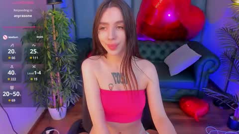 Snapshot of kim_lyn chatting on 02.11.25 KIM online show from 02.11.25