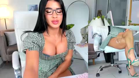 Snapshot of kimberly_hot2 chatting on 12.02.24 Melissa online show from 12.02.24