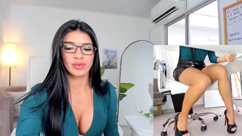 Snapshot of kimberly_hot2 chatting on 12.12.24 Melissa online show from 12.12.24
