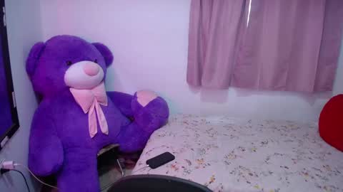 Snapshot of kimberly_slim chatting on 09.18.25 Kim online show from 09.18.25