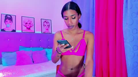 Your Queen KIM online show from 12.10.24