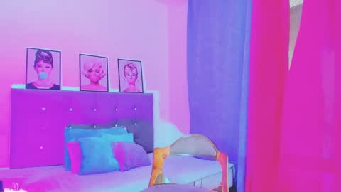 Your Queen KIM online show from 12.15.24