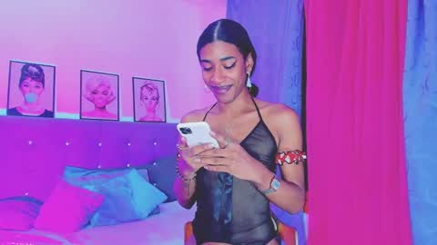 Your Queen KIM online show from 12.19.24