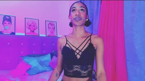 Your Queen KIM online show from 01.04.25