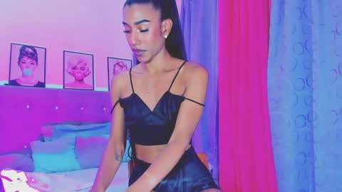 Your Queen KIM online show from 01.08.25