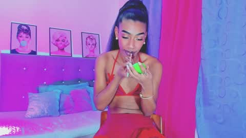 Your Queen KIM online show from 01.08.25