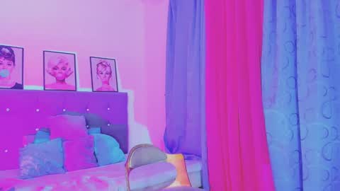 Your Queen KIM online show from 01.11.25