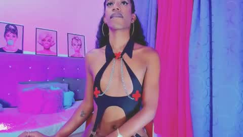 Your Queen KIM online show from 01.22.25