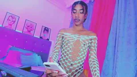 Your Queen KIM online show from 01.30.25