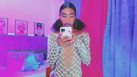 Your Queen KIM online show from 02.02.25