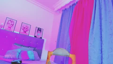 Your Queen KIM online show from 02.08.25