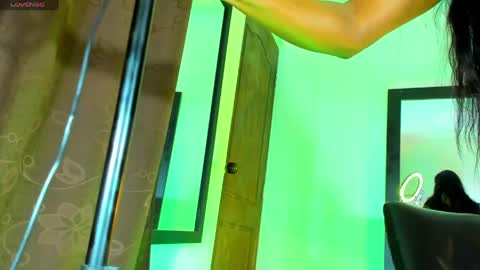 Snapshot of kimberlybanks2 chatting on 04.19.26 Kimberly Banks online show from 04.19.26