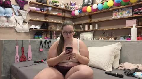 Snapshot of kimberlycaprice chatting on 02.09.25 kimberlycaprice online show from 02.09.25