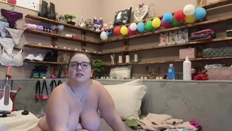 Snapshot of kimberlycaprice chatting on 02.11.25 kimberlycaprice online show from 02.11.25