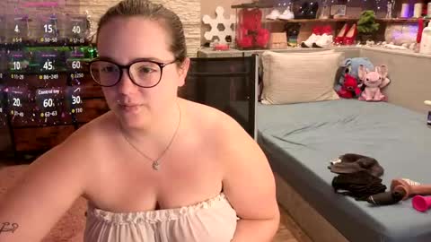 Snapshot of kimberlycaprice chatting on 05.10.26 kimberlycaprice online show from 05.10.26