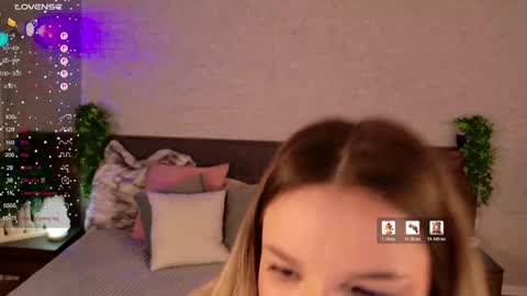 Snapshot of kimevanss chatting on 04.17.26 KimEvanss online show from 04.17.26