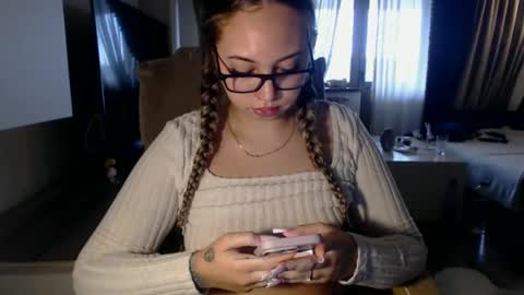 Kim Lee  online show from 12.04.25