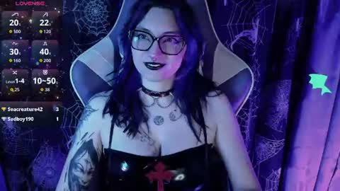 Snapshot of kimlennox__ chatting on 06.19.26 Kim Lennox online show from 06.19.26