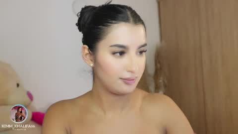 Snapshot of kimm_khalifa chatting on 04.25.26 Kim online show from 04.25.26