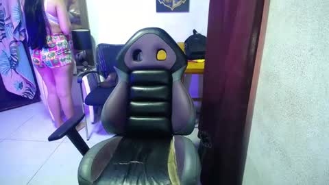 Snapshot of kimma_3 chatting on 12.19.25 Kimma online show from 12.19.25