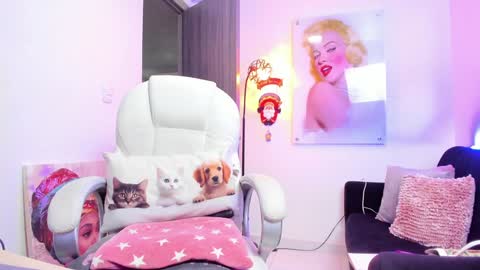 Snapshot of kimmberly_saenz_ chatting on 12.23.24 kimmberly_saenz_ online show from 12.23.24