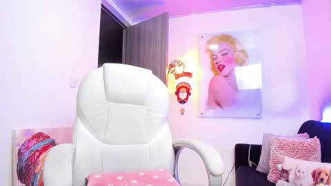 Snapshot of kimmberly_saenz_ chatting on 12.28.24 kimmberly_saenz_ online show from 12.28.24