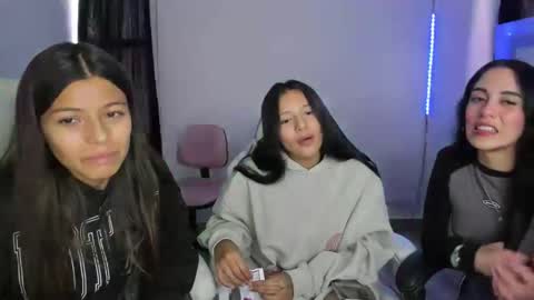 Snapshot of kimmi_foxy chatting on 03.02.25 kimmi online show from 03.02.25