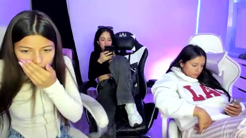 Snapshot of kimmi_foxy chatting on 03.12.25 kimmi online show from 03.12.25