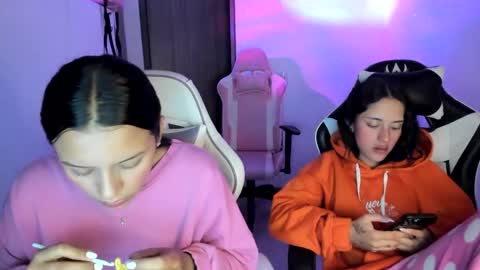 Snapshot of kimmi_foxy chatting on 10.01.25 kimmi online show from 10.01.25