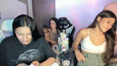 Snapshot of kimmi_foxy chatting on 10.03.25 kimmi online show from 10.03.25