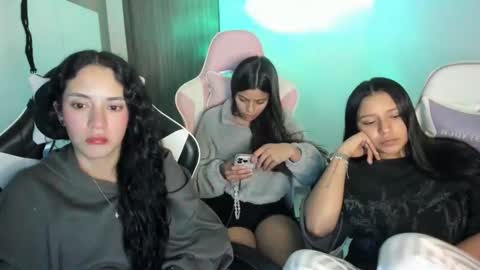 Snapshot of kimmi_foxy chatting on 10.17.25 kimmi online show from 10.17.25