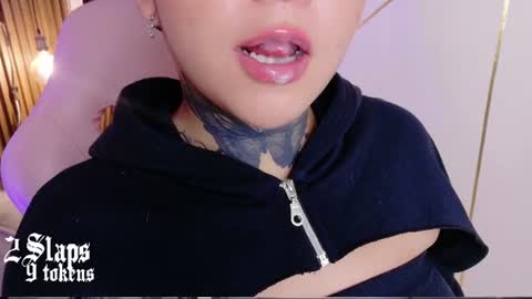 Snapshot of kimmi_kim chatting on 06.11.26 online show from 06.11.26