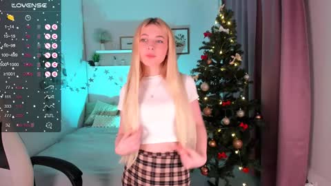 Snapshot of kimmie_shine chatting on 12.30.24 Your Kimmie follow me online show from 12.30.24