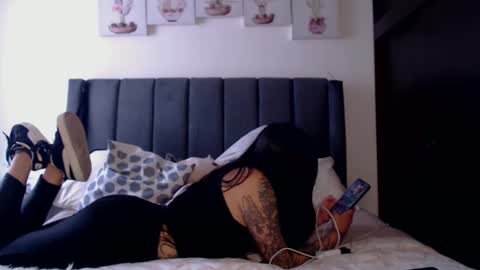 Snapshot of kimmy_one_ chatting on 02.05.25 kelly online show from 02.05.25