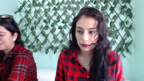Snapshot of kimzu2830 chatting on 03.10.25 Kim and Zuka online show from 03.10.25