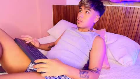 king  help me reach 100 likes online show from 10.31.25