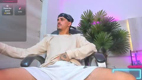 Snapshot of king_voy chatting on 10.05.25 king voy online show from 10.05.25