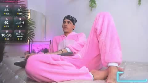 Snapshot of king_voy chatting on 10.12.25 king voy online show from 10.12.25