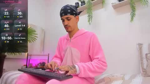 Snapshot of king_voy chatting on 10.19.25 king voy online show from 10.19.25